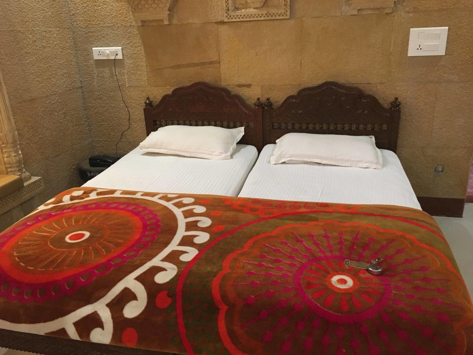 Hotel Neem Haveli Джайсалмер Экстерьер фото